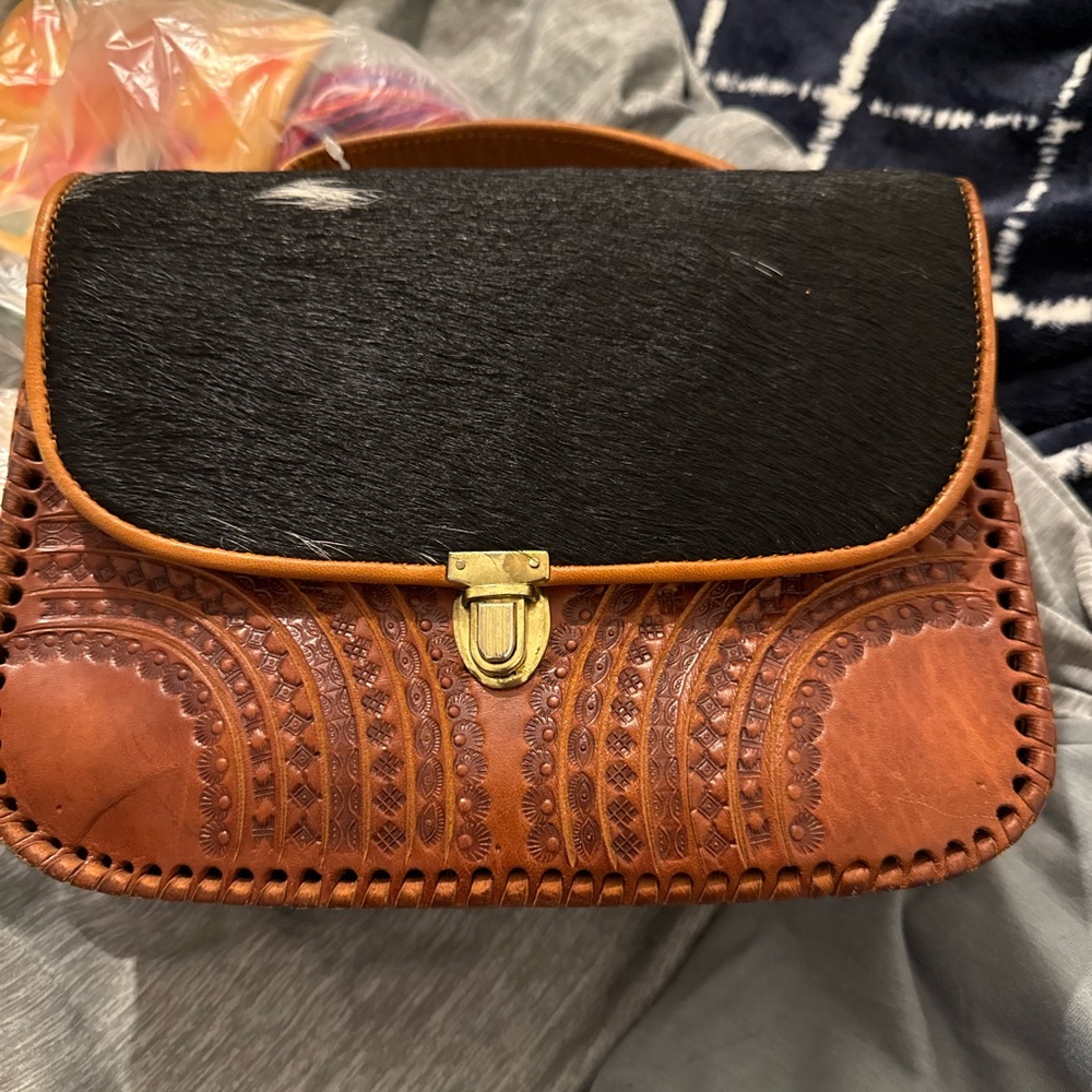 Elegant Two-Tone Leather Crossbody Bag